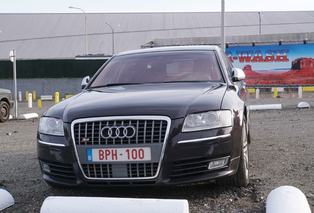 Audi S8 D3