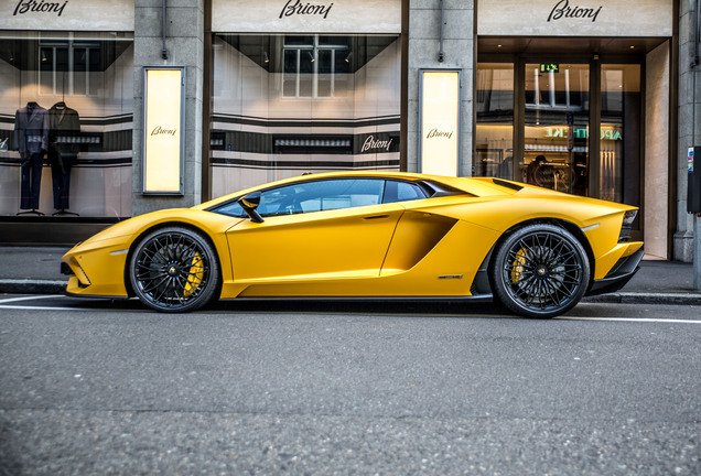 Lamborghini Aventador S LP740-4