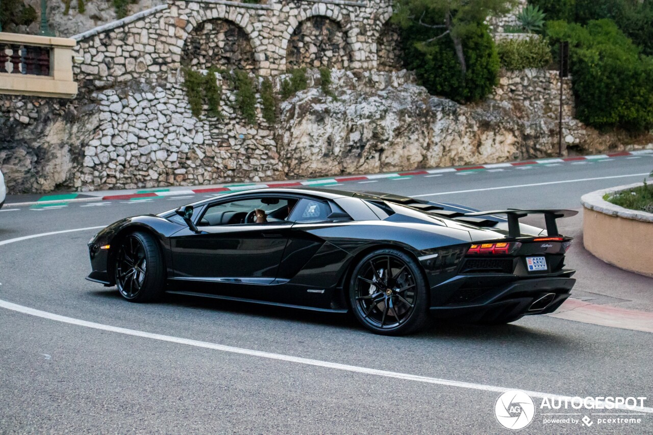 Lamborghini Aventador S LP740-4