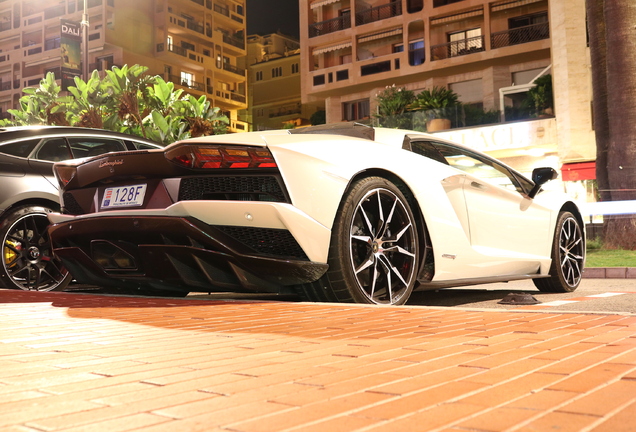 Lamborghini Aventador S LP740-4