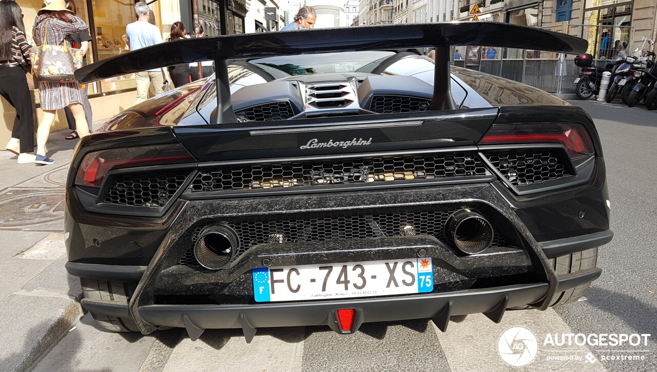 Lamborghini Huracán LP640-4 Performante Spyder