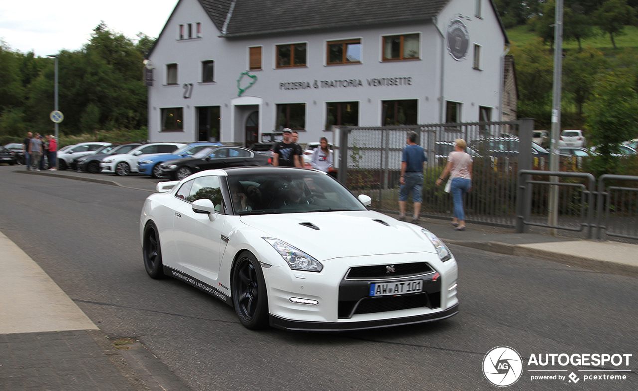 Nissan GT-R 2011