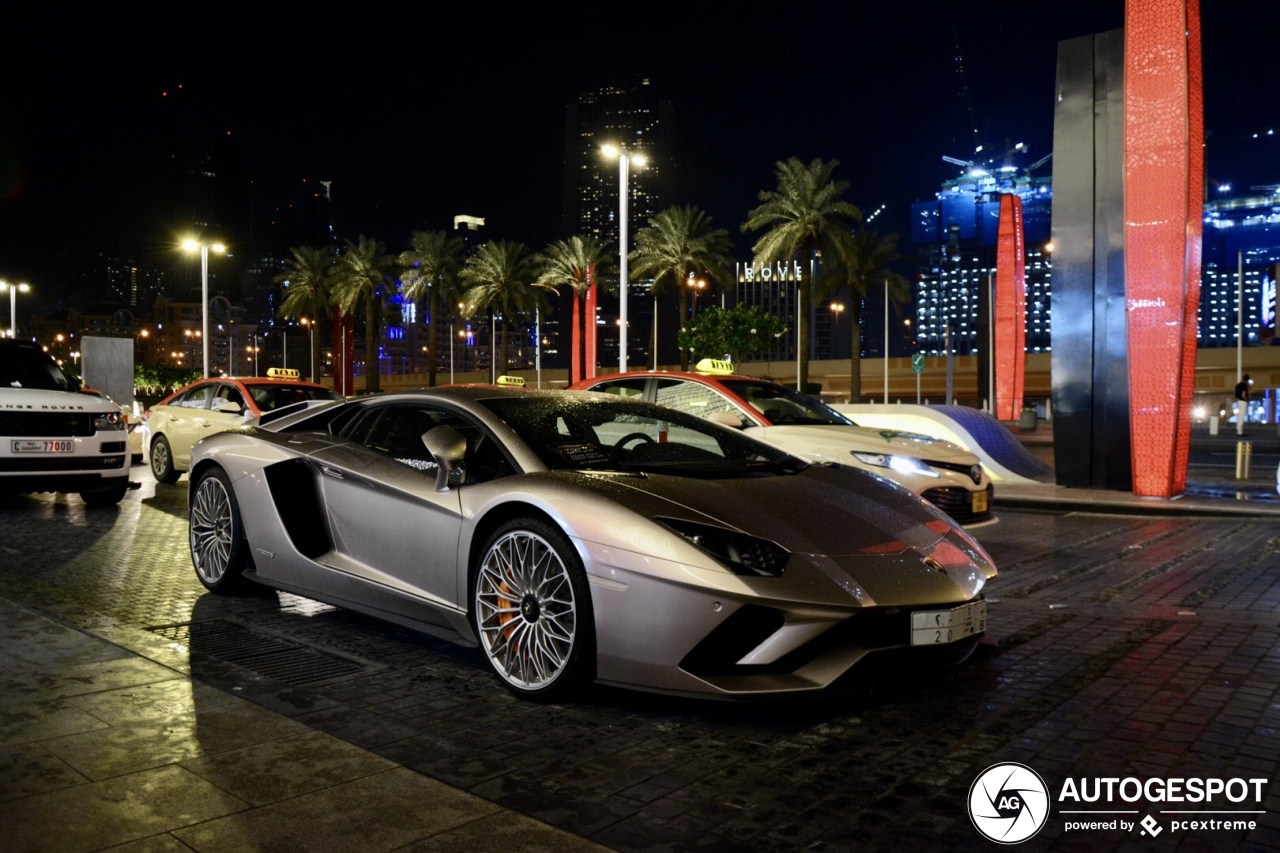 Lamborghini Aventador S LP740-4