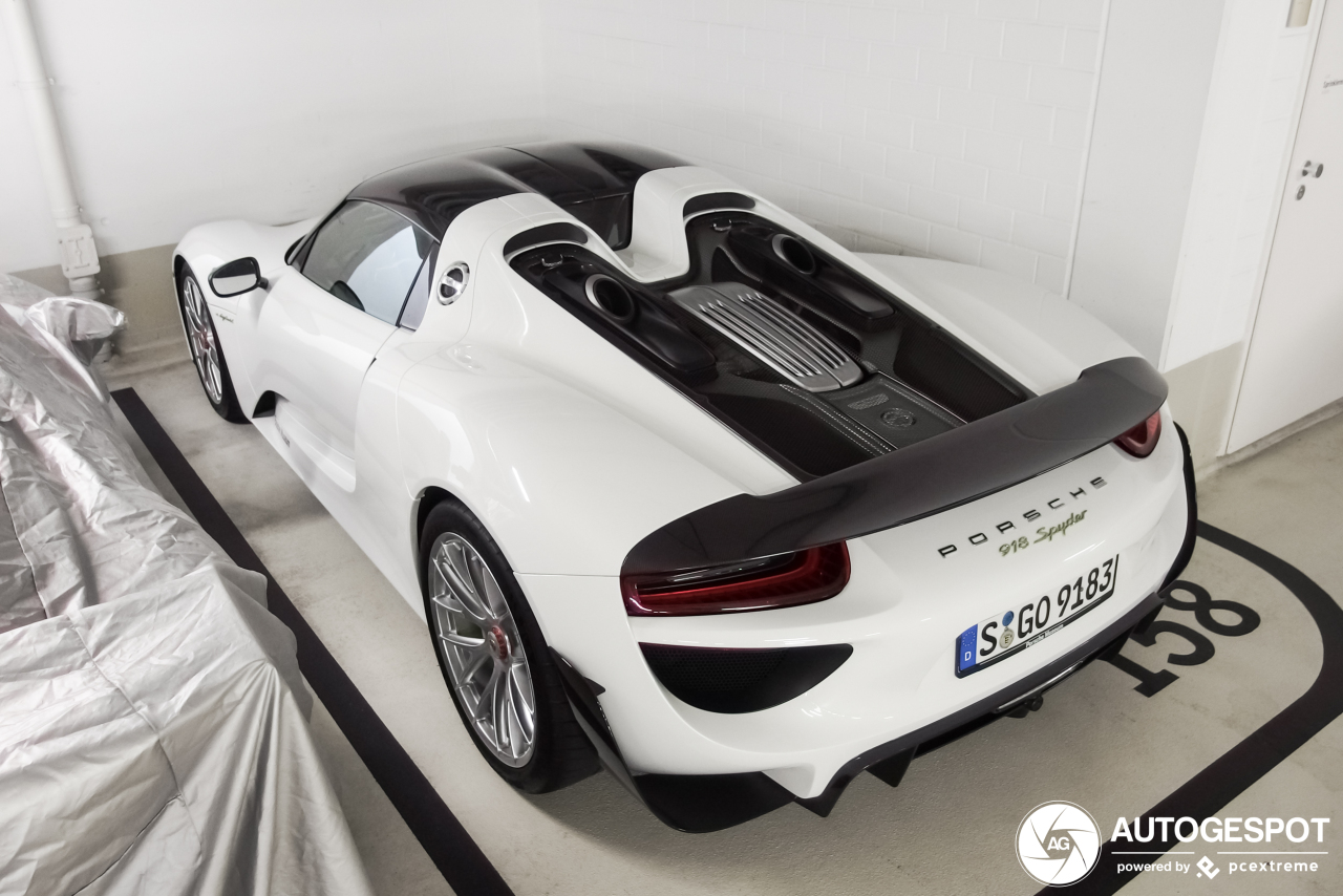 Porsche 918 Spyder Weissach Package