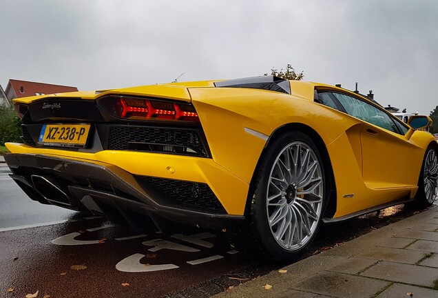 Lamborghini Aventador S LP740-4