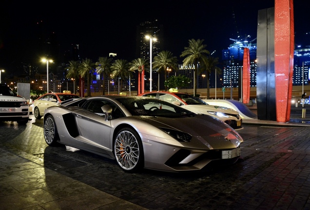 Lamborghini Aventador S LP740-4