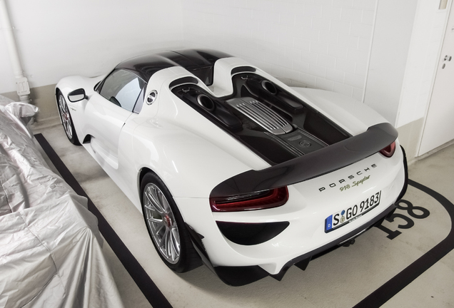 Porsche 918 Spyder Weissach Package