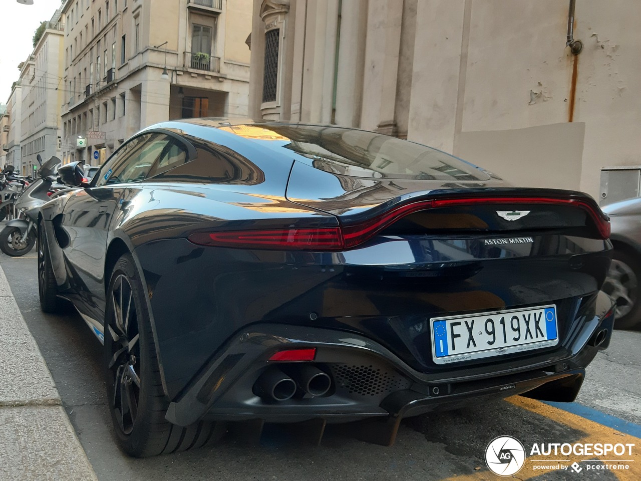 Aston Martin V8 Vantage 2018