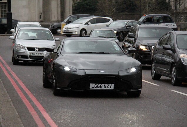 Aston Martin V8 Vantage 2018