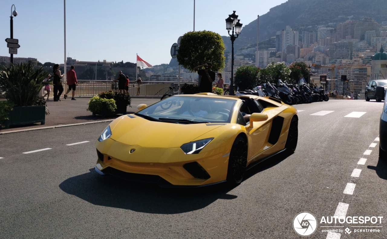 Lamborghini Aventador S LP740-4 Roadster