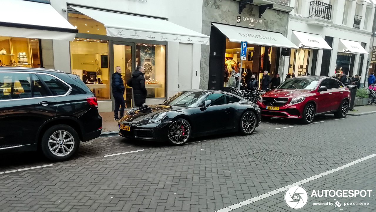 Porsche 992 Carrera 4S