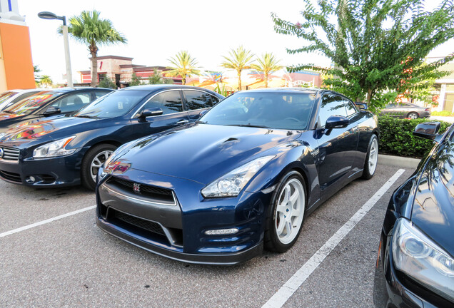 Nissan GT-R 2011