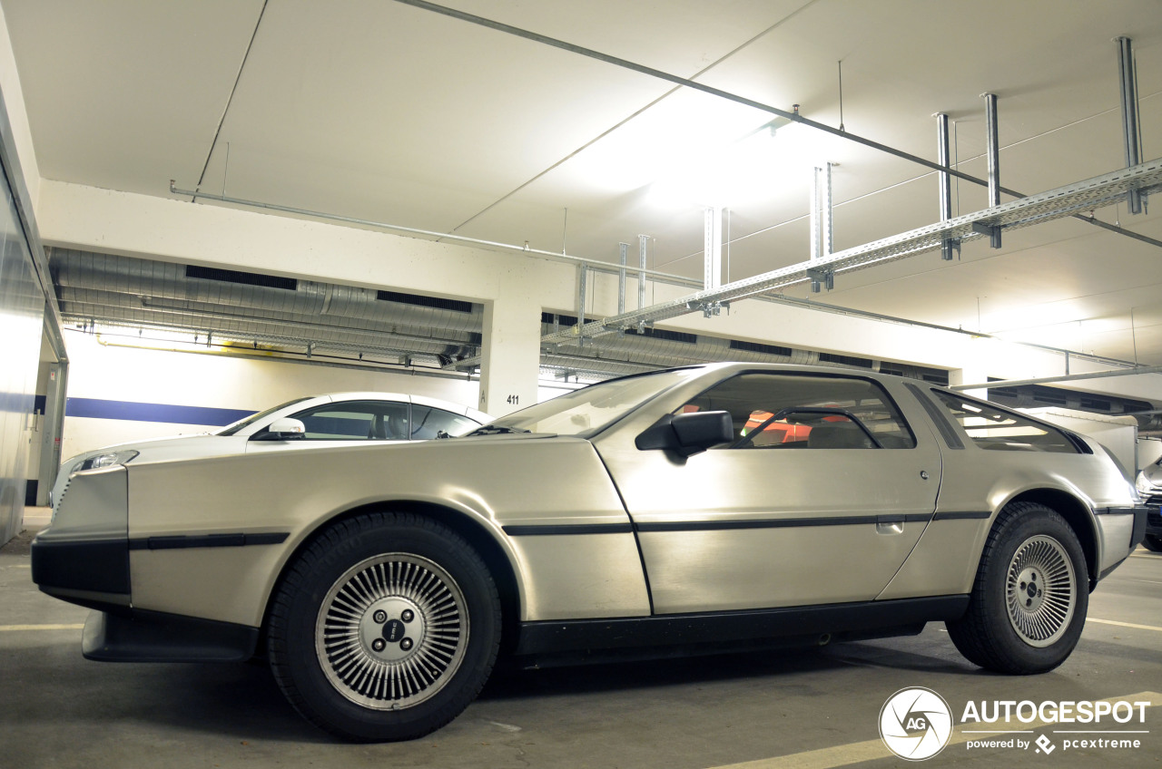 DeLorean DMC-12