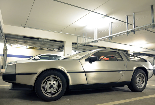 DeLorean DMC-12