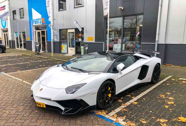 Lamborghini Aventador LP700-4 Roadster