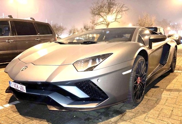 Lamborghini Aventador S LP740-4