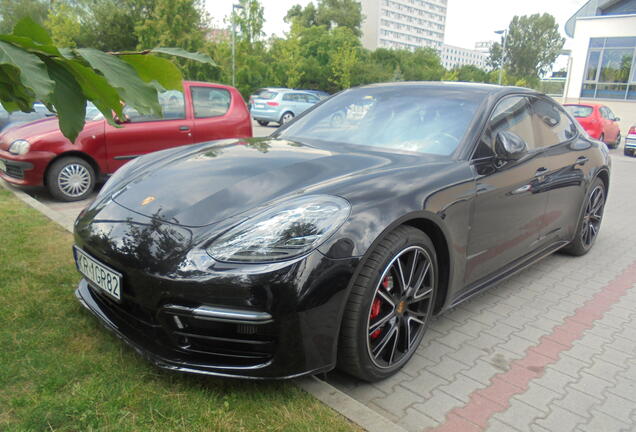 Porsche 971 Panamera Turbo