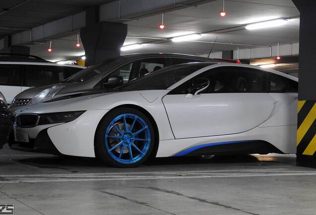 BMW i8