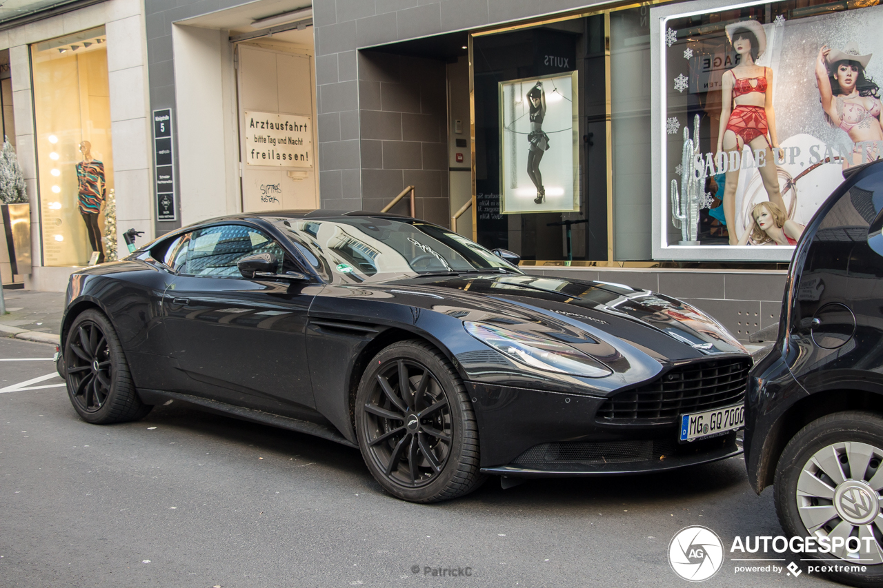 Aston Martin DB11 AMR