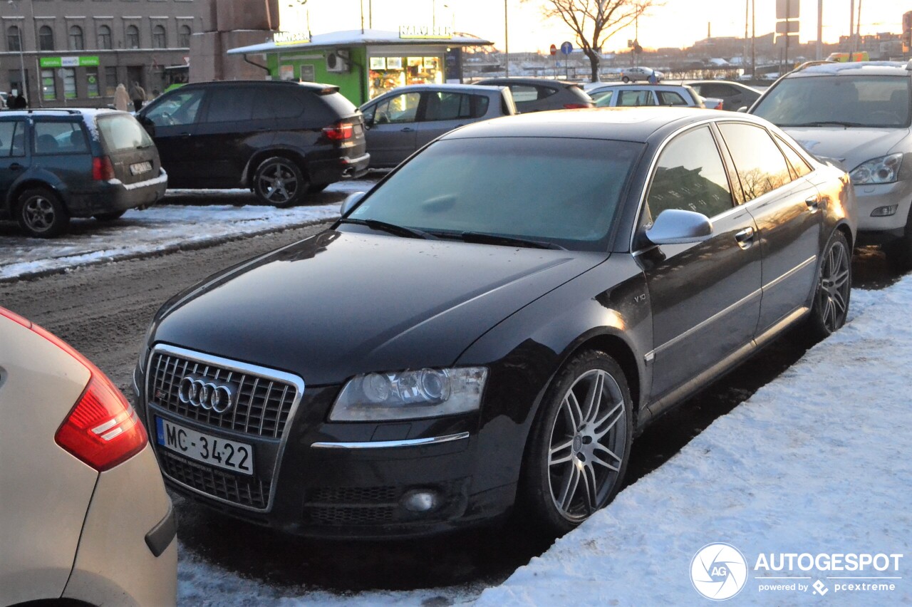 Audi S8 D3