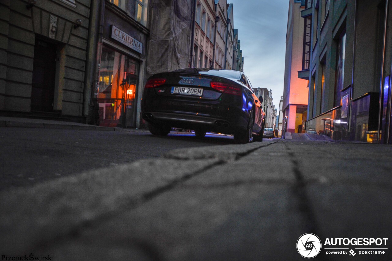 Audi S8 D4