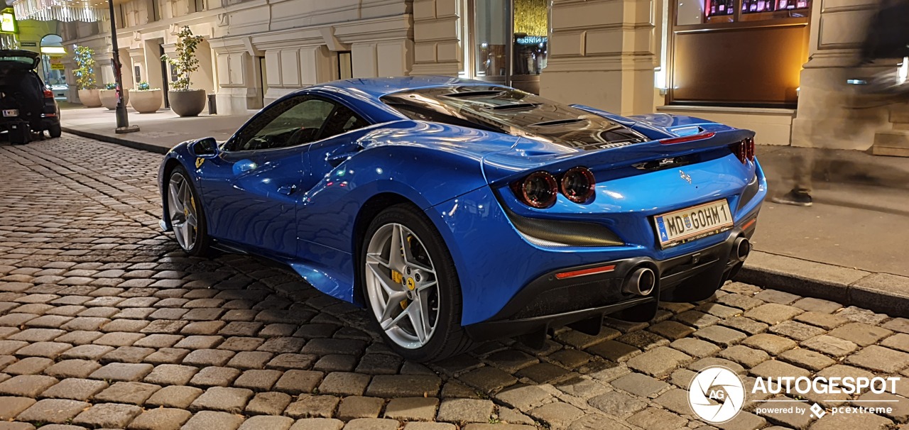 Eerste blauwe Ferrari F8 Tributo gespot in Wenen!