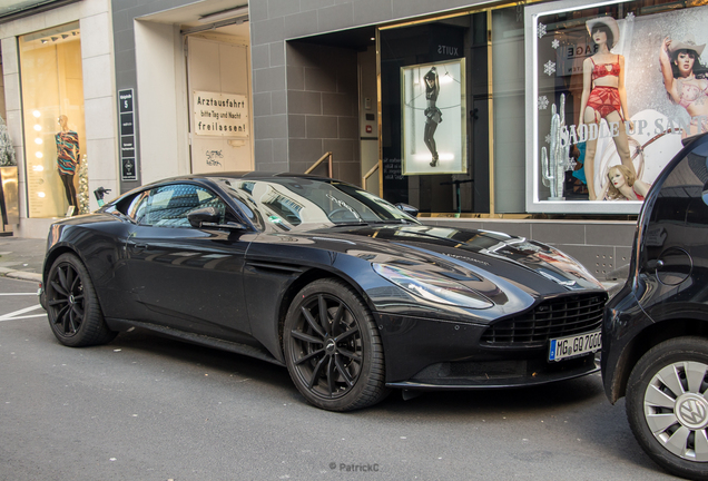 Aston Martin DB11 AMR