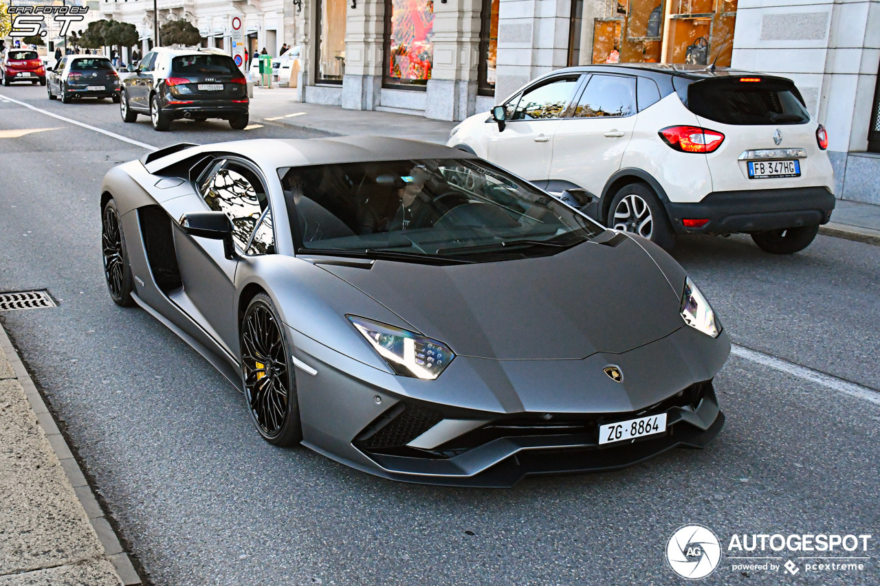 Lamborghini Aventador S LP740-4