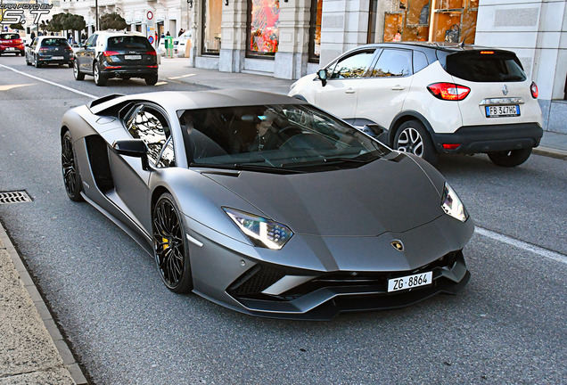 Lamborghini Aventador S LP740-4