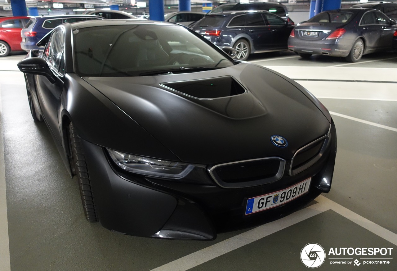BMW i8 Protonic Frozen Black Edition