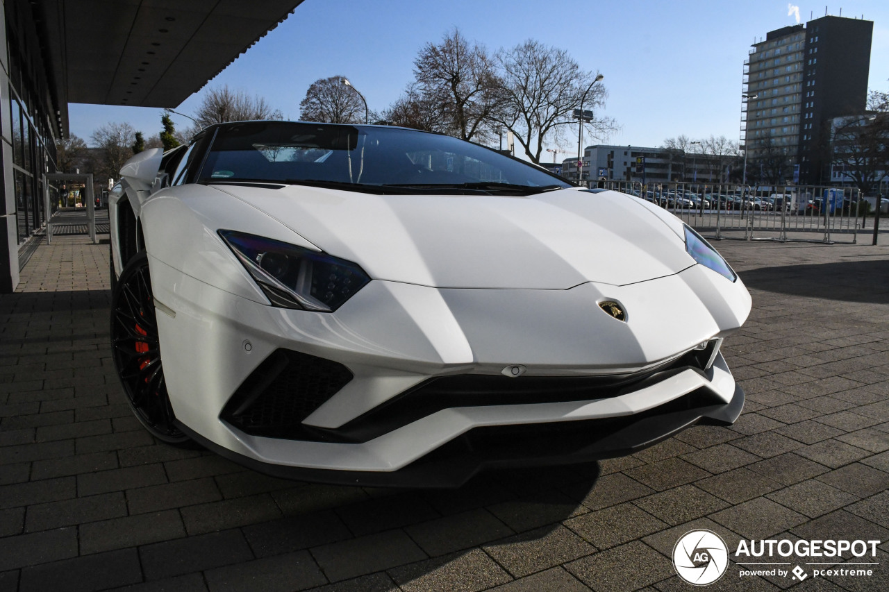 Lamborghini Aventador S LP740-4 Roadster