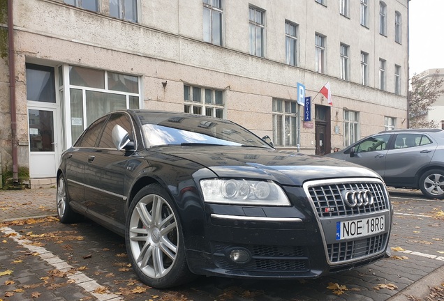 Audi S8 D3