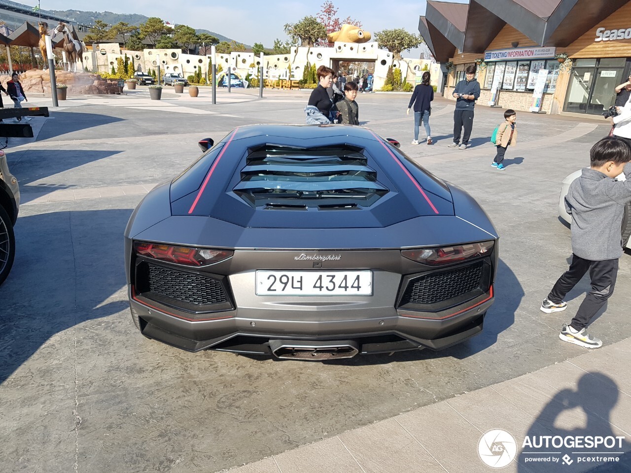 Lamborghini Aventador LP700-4 Pirelli Edition