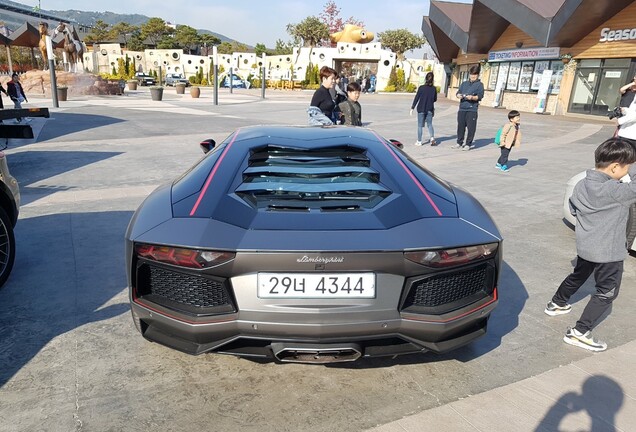 Lamborghini Aventador LP700-4 Pirelli Edition