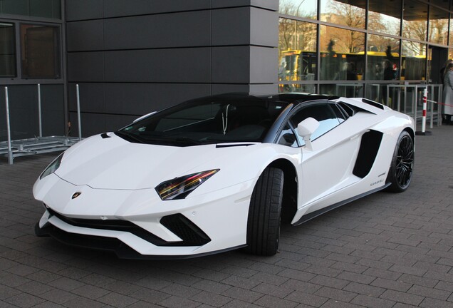 Lamborghini Aventador S LP740-4 Roadster