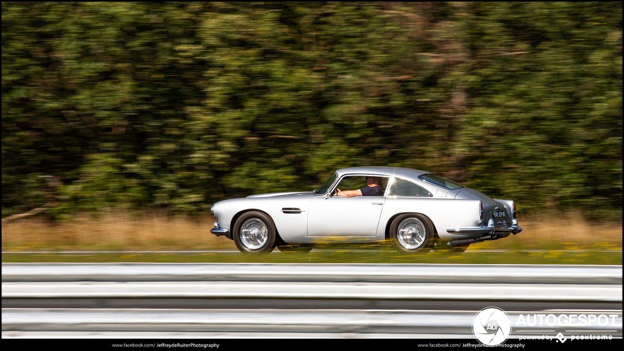 Aston Martin DB4