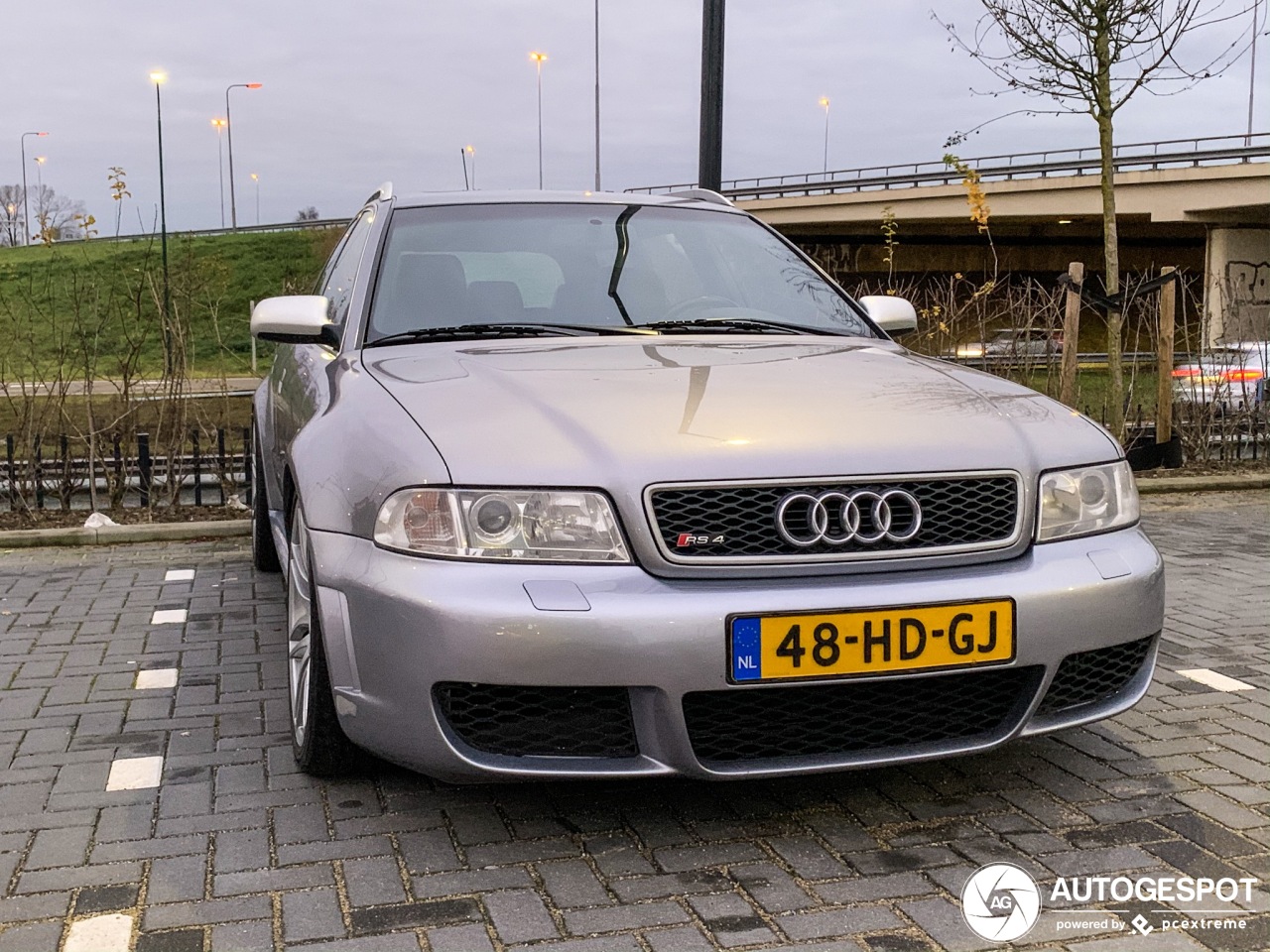 Audi RS4 Avant B5