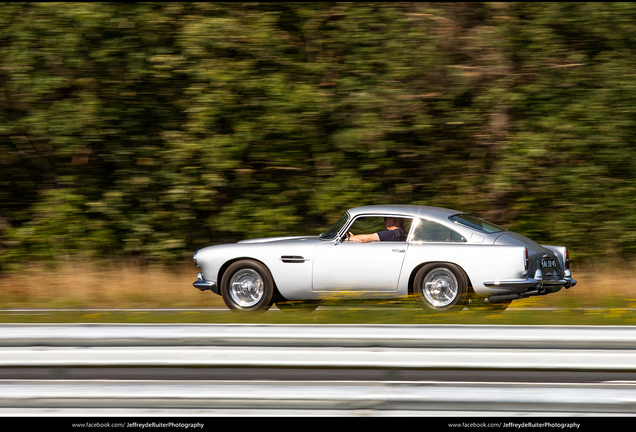 Aston Martin DB4