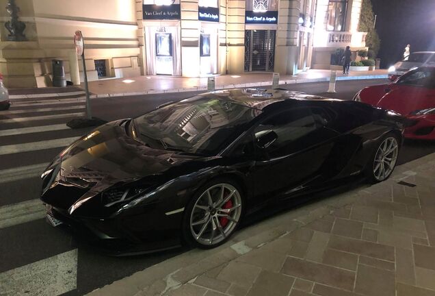 Lamborghini Aventador S LP740-4