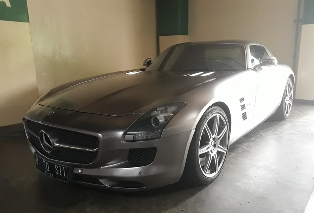 Mercedes-Benz SLS AMG