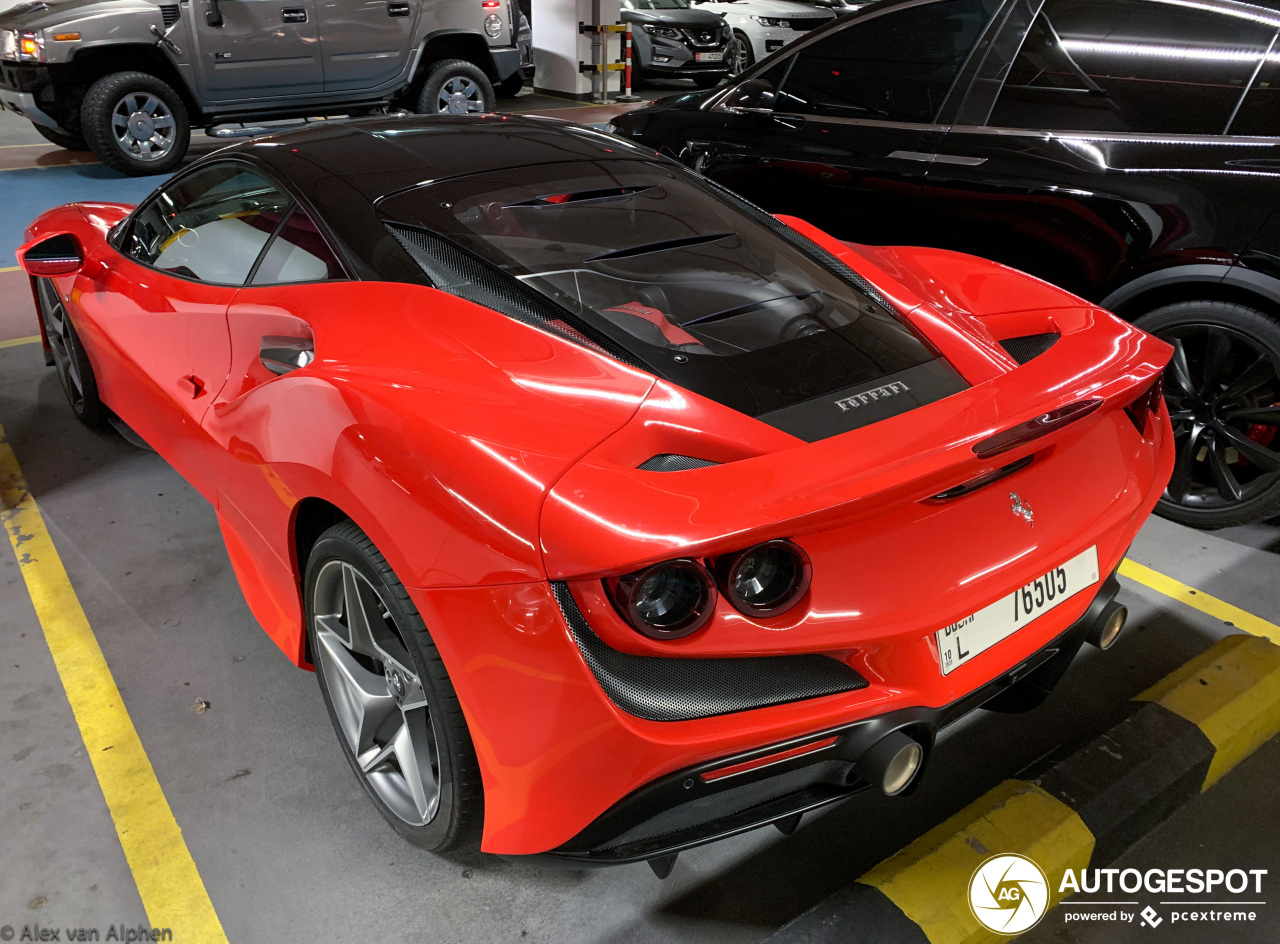 Ferrari F8 Tributo geland in Dubai