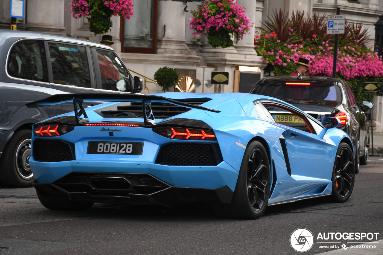 Lamborghini Aventador LP700-4