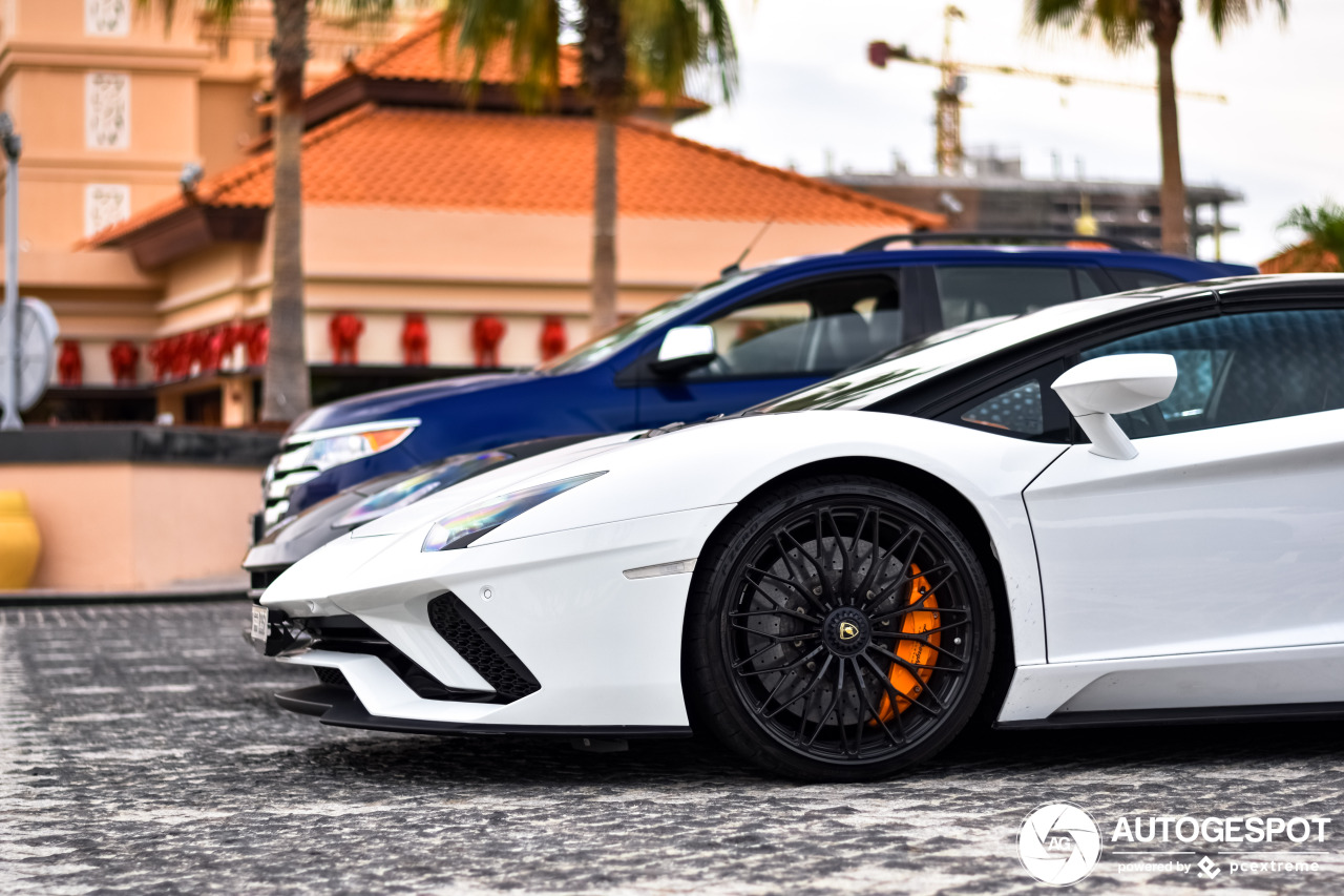 Lamborghini Aventador S LP740-4 Roadster