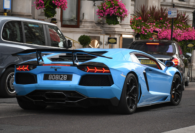 Lamborghini Aventador LP700-4