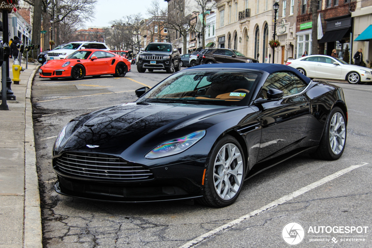 Aston Martin DB11 V8 Volante