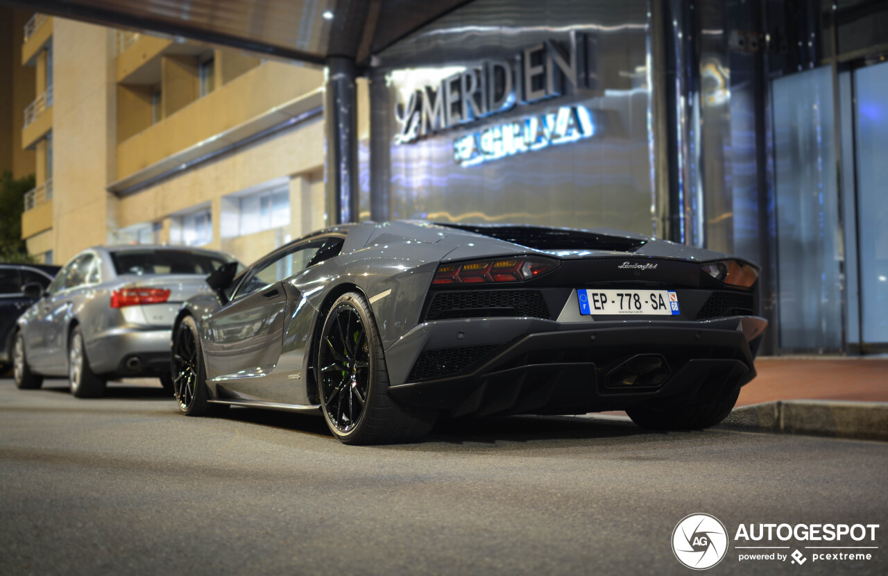 Lamborghini Aventador S LP740-4