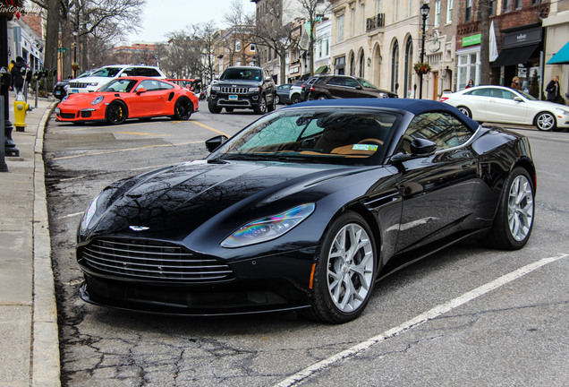 Aston Martin DB11 V8 Volante