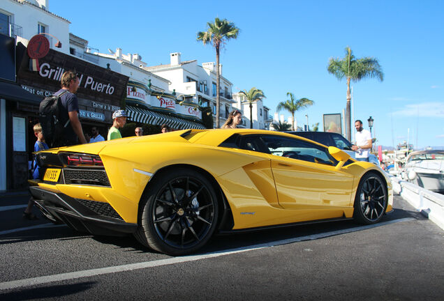 Lamborghini Aventador S LP740-4