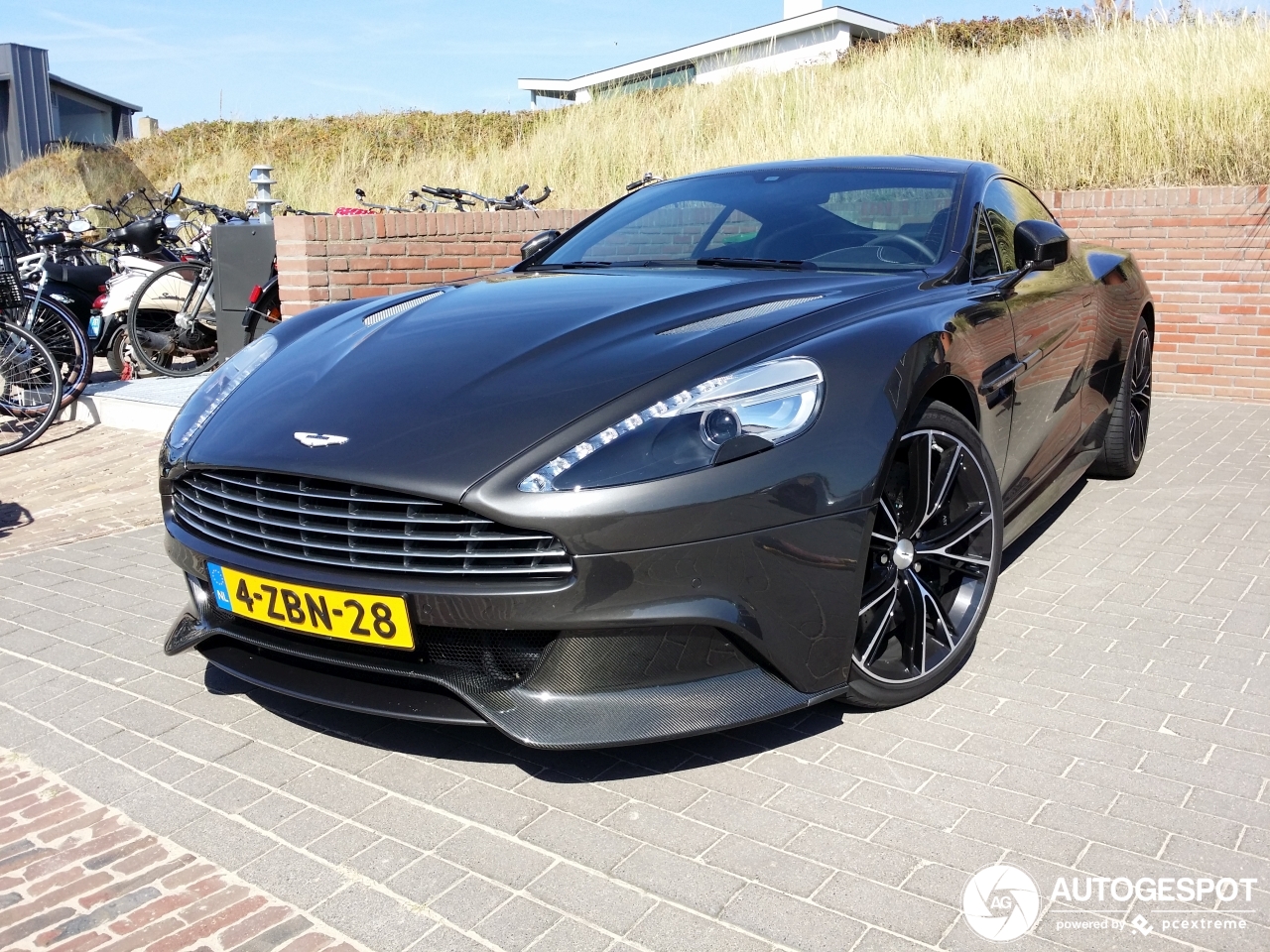 Aston Martin Vanquish 2013