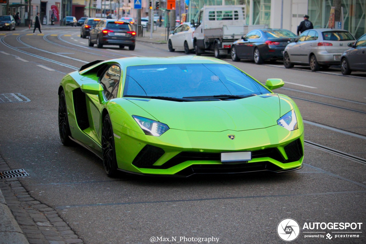 Lamborghini Aventador S LP740-4